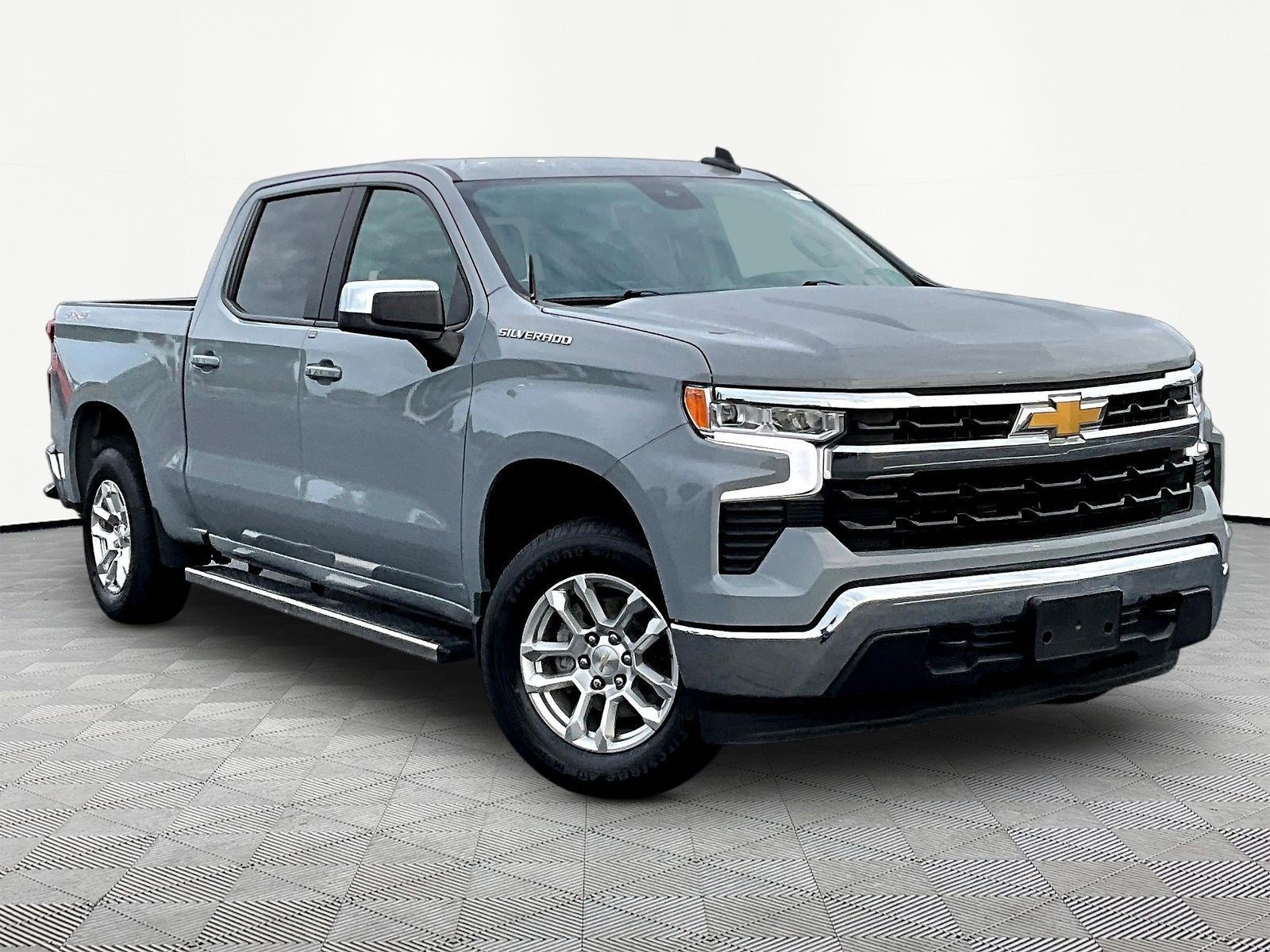 Used 2024 Chevrolet Silverado 1500 LT AWD/4WD image 3