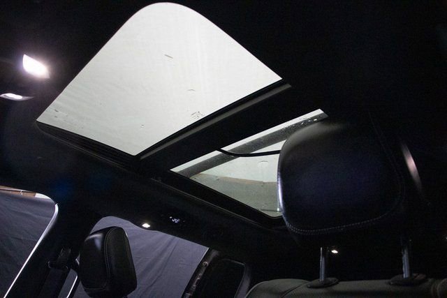 Used 2019 Chrysler Pacifica Limited w/ Advanced Safetytec Group image 23