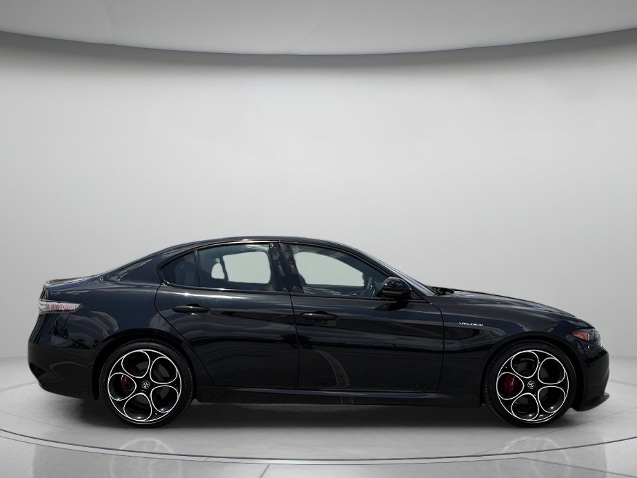 Used 2024 Alfa Romeo Giulia Veloce RWD image 2
