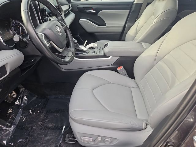 Used 2022 Toyota Highlander XLE image 28