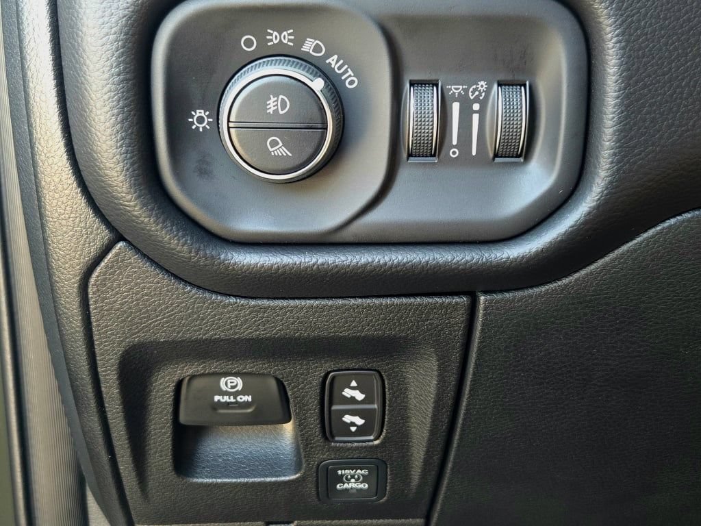 New 2027 RAM 1500 Laramie w/ Night Edition AWD/4WD image 32