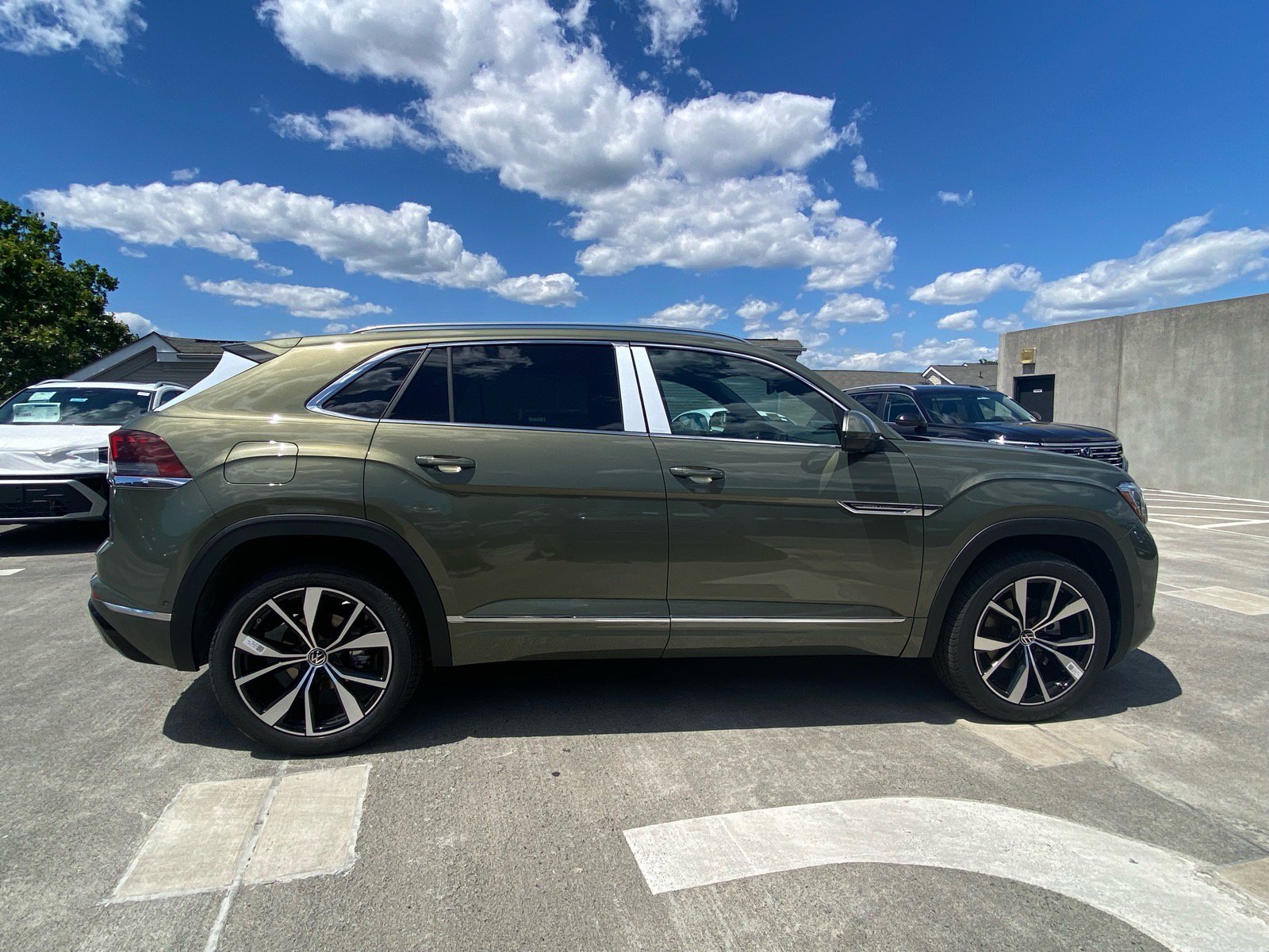 New 2026 Volkswagen Atlas Cross Sport SEL Premium R-Line AWD/4WD image 2