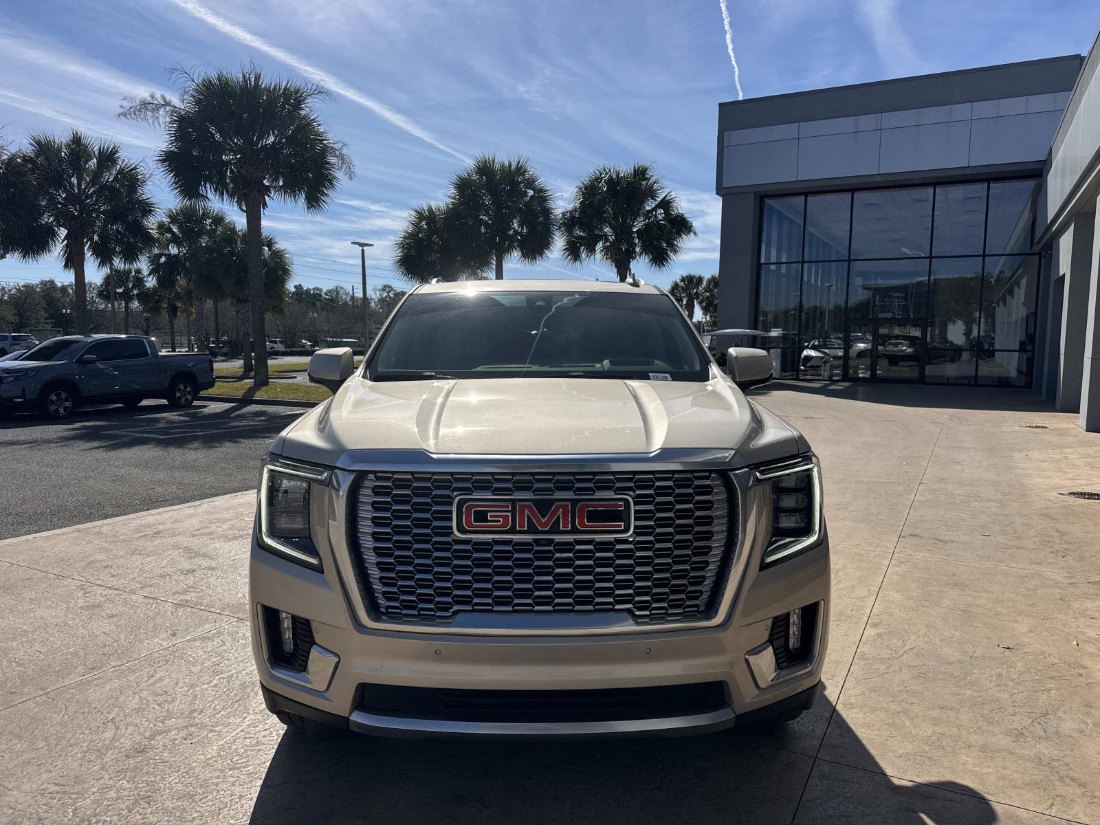 Used 2022 GMC Yukon XL Denali w/ Denali Premium Package image 8