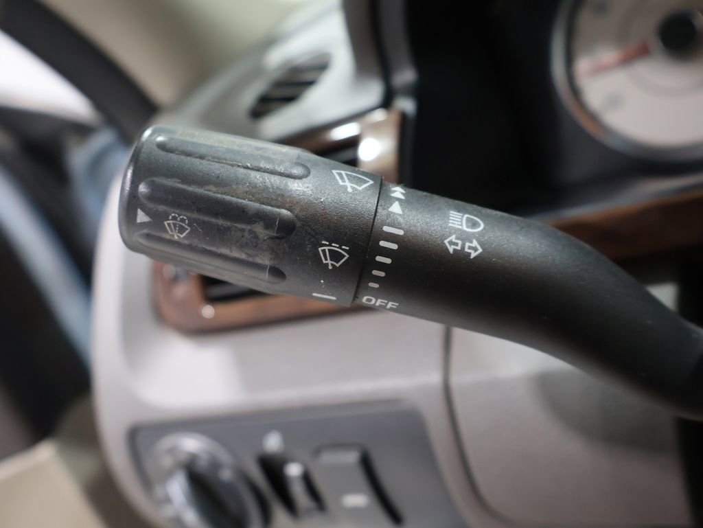 Used 2008 Ford Taurus SEL image 32