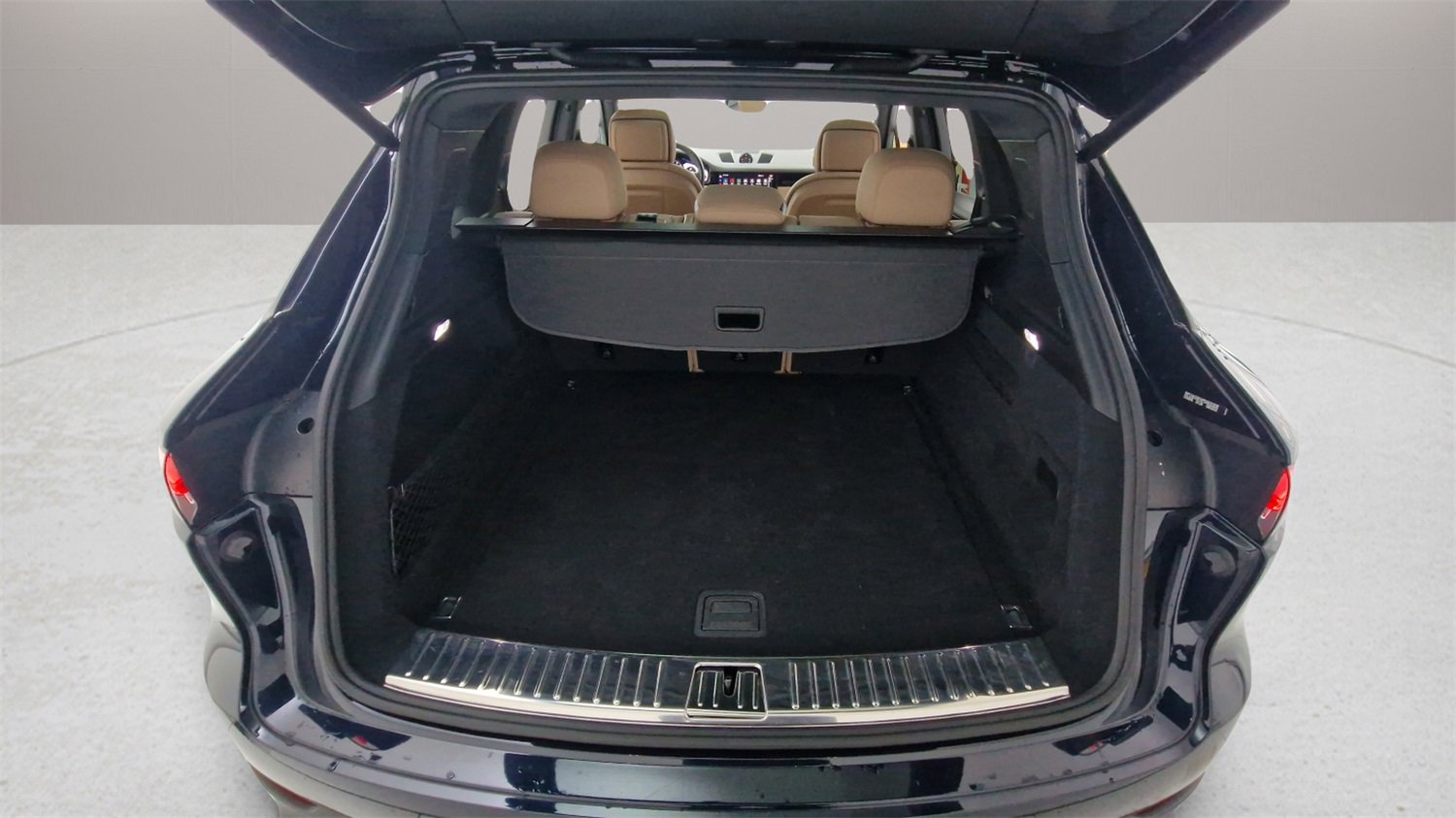 Used 2023 Porsche Cayenne image 33