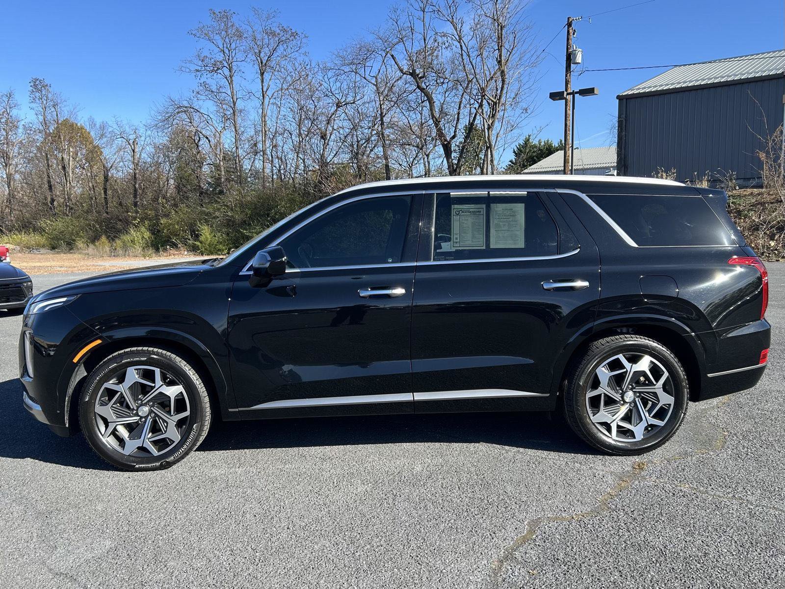 Used 2022 Hyundai Palisade Calligraphy FWD image 2