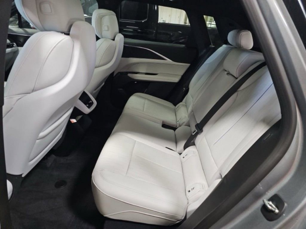 Used 2024 Cadillac Lyriq Luxury w/ LPO, Floor Liner Package image 10