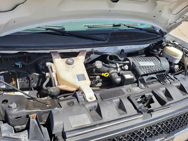 Used 2018 Chevrolet Express 2500 w/ Driver Convenience Package RWD image 27