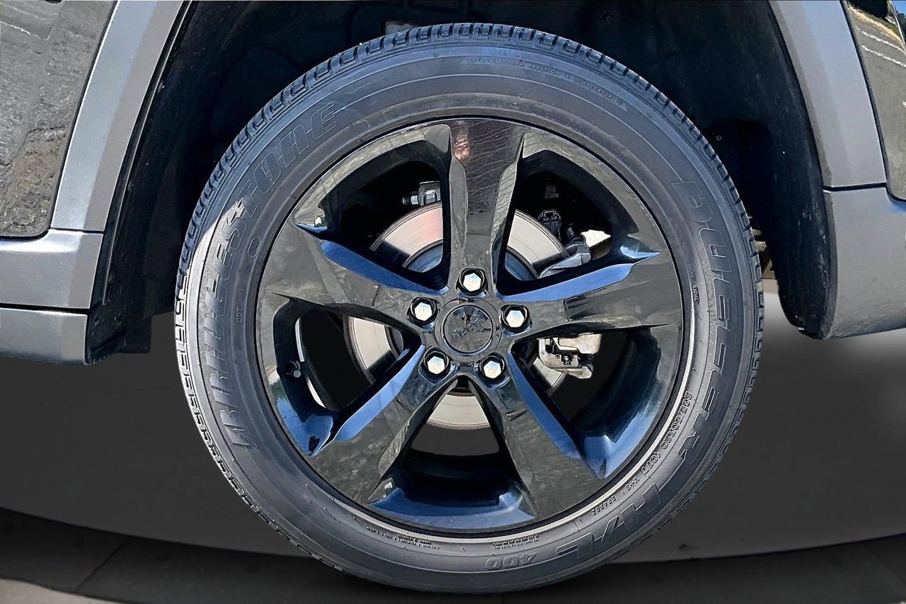 Used 2023 Jeep Grand Cherokee Altitude AWD/4WD image 35