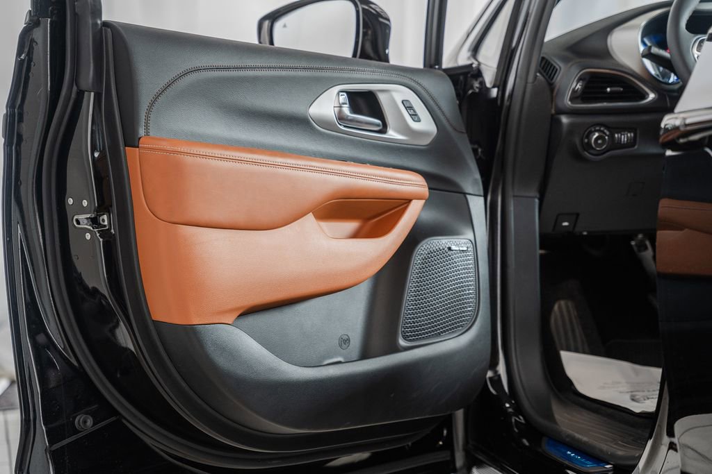 New 2026 Chrysler Pacifica Pinnacle image 37