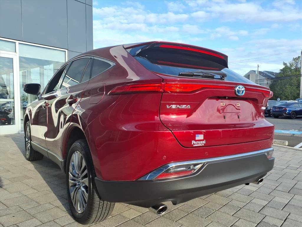 Used 2023 Toyota Venza Limited image 6
