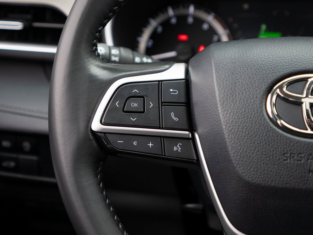 Used 2023 Toyota Highlander XLE image 29