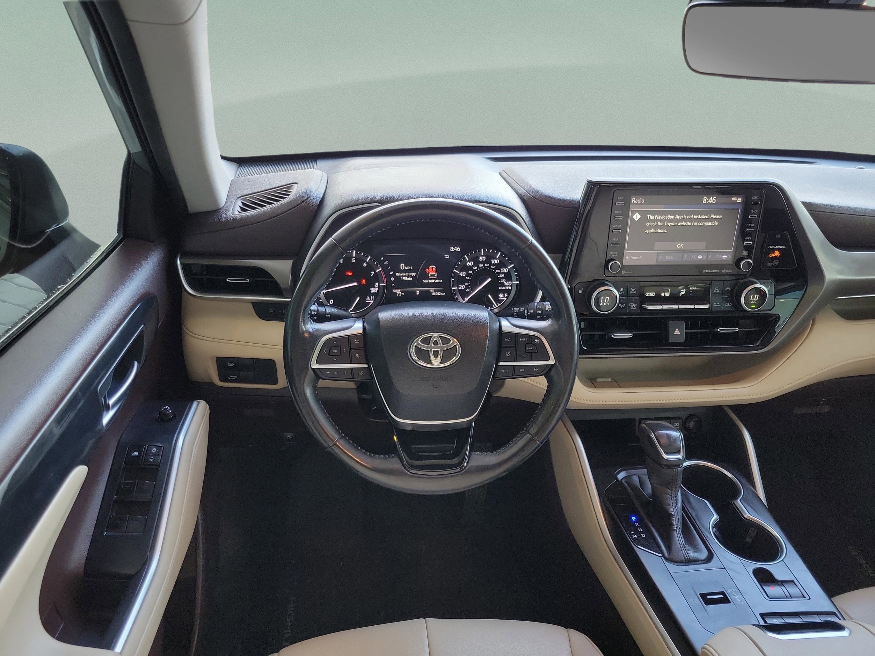 Used 2020 Toyota Highlander XLE image 17