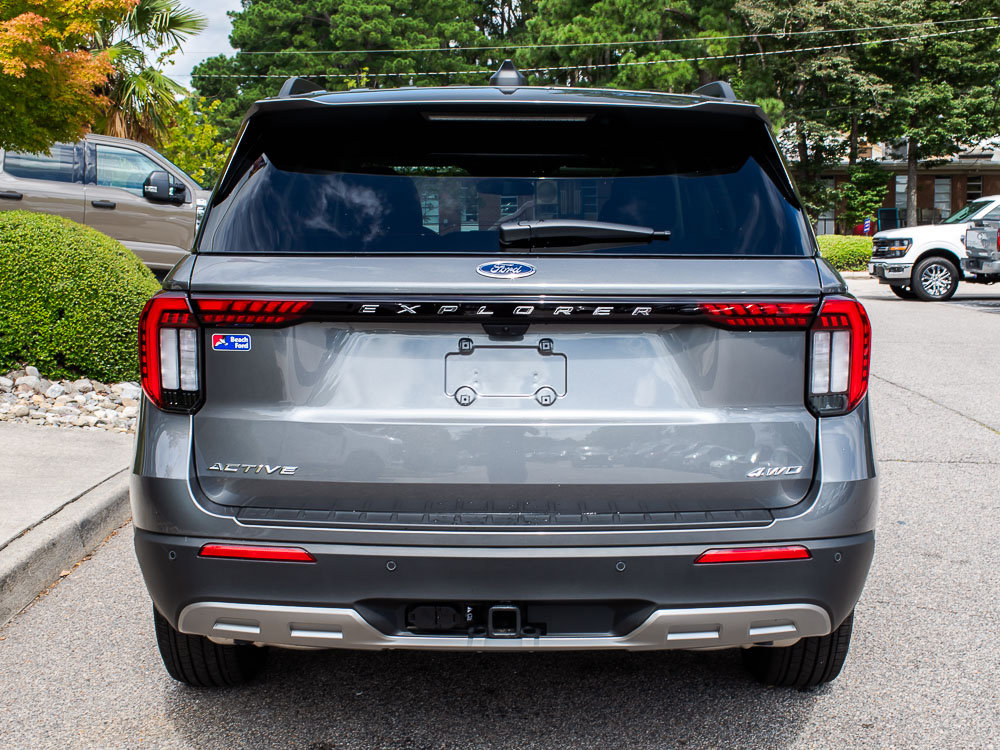 Used 2026 Ford Explorer Active w/ Active Comfort Package AWD/4WD image 4