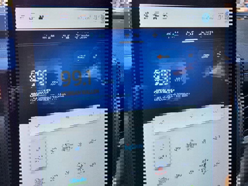 Used 2023 Ford F150 Lightning Lariat image 10