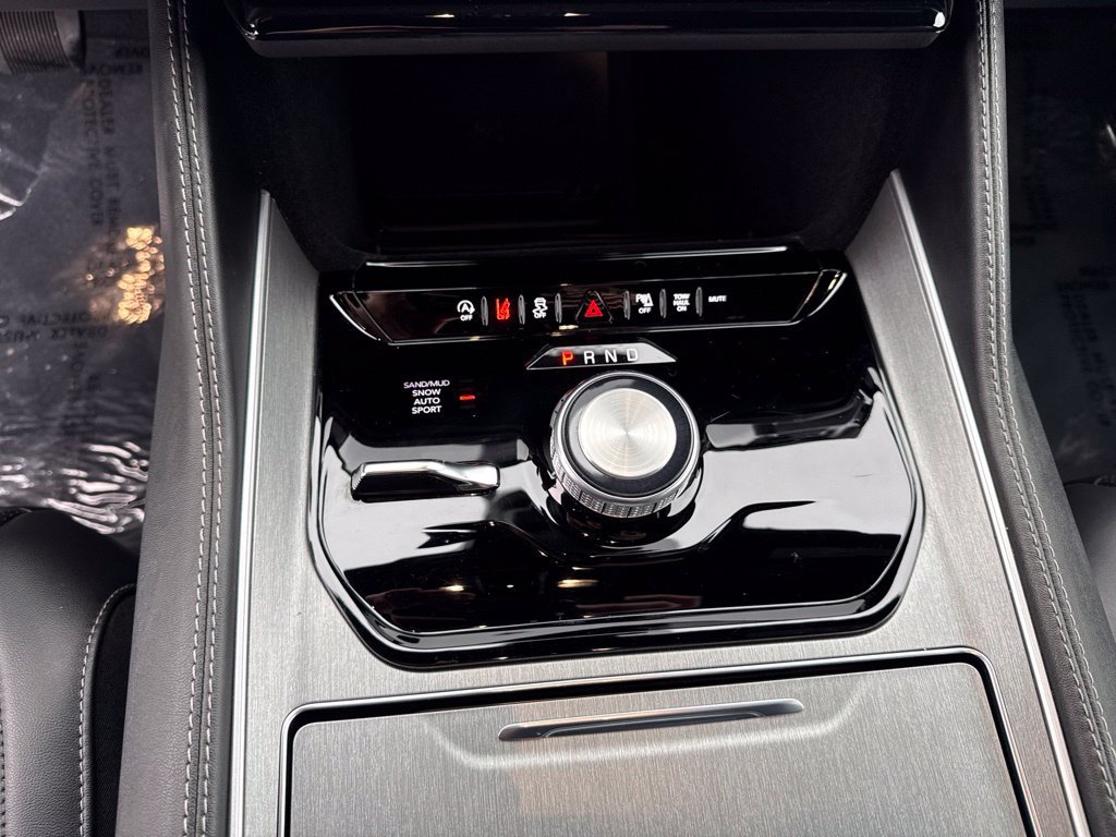 Certified 2025 Jeep Wagoneer 4WD image 15