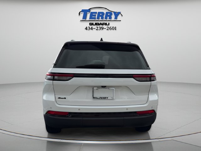 Used 2023 Jeep Grand Cherokee Altitude AWD/4WD image 2
