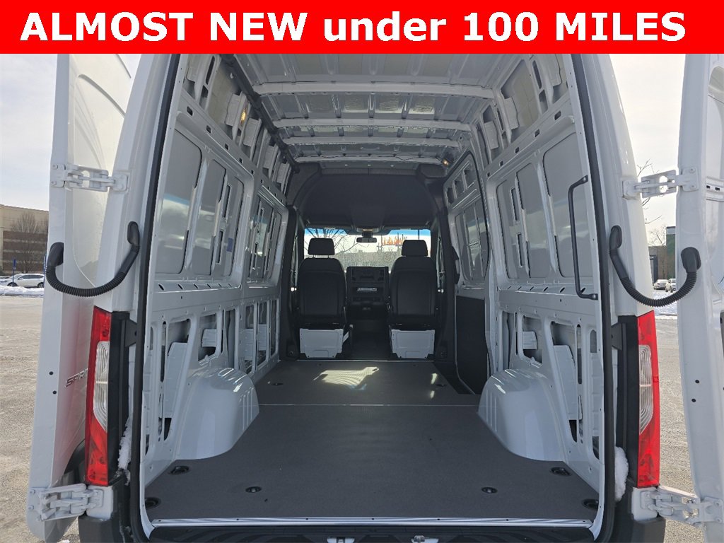 Used 2025 Mercedes-Benz Sprinter 2500 image 15