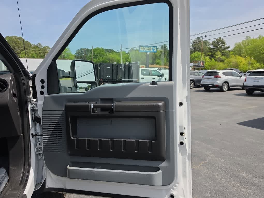 Used 2016 Ford F550 2WD Crew Cab Super Duty image 27