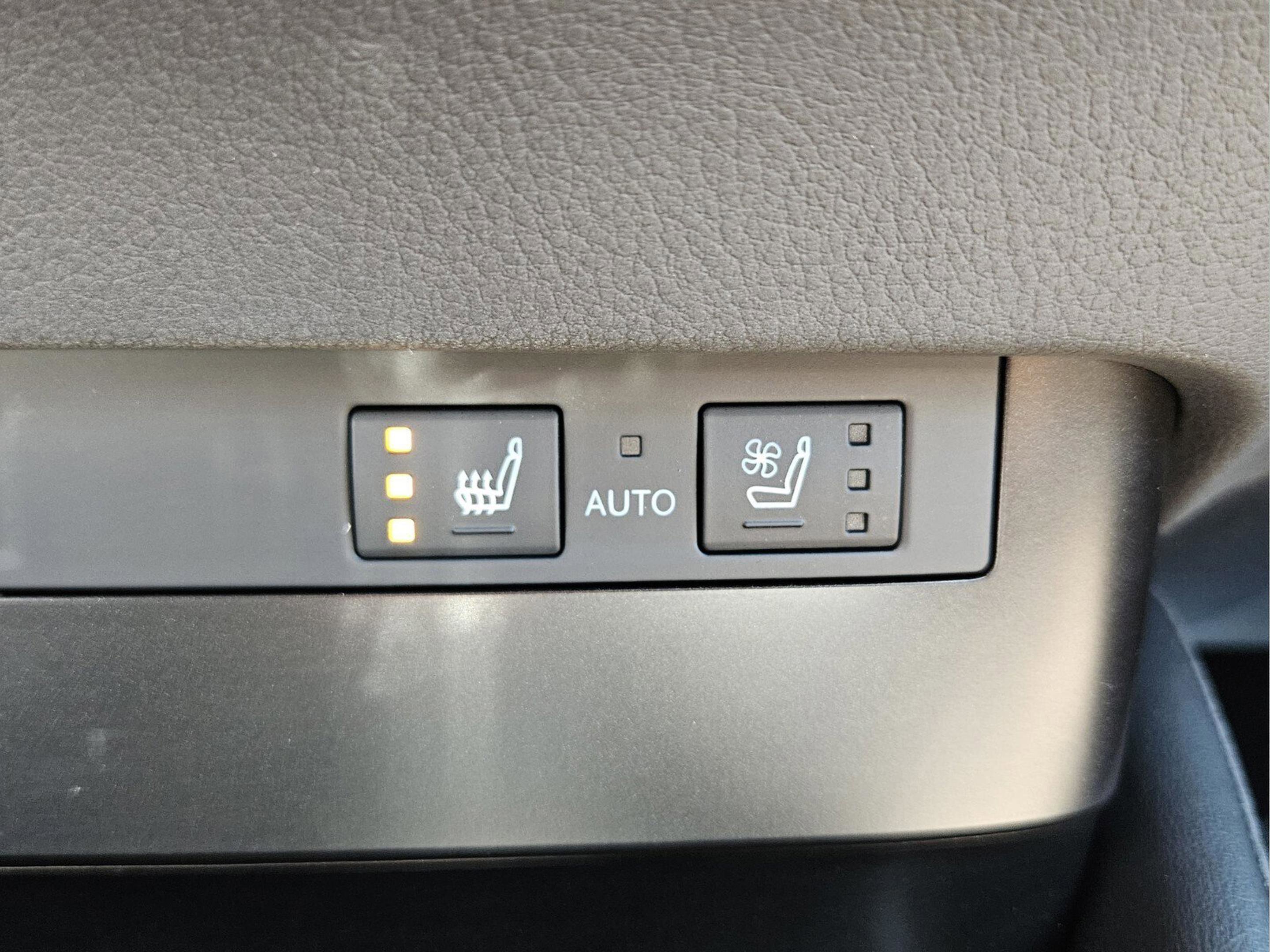 Certified 2025 Lexus ES 350 w/ Premium Package FWD image 9