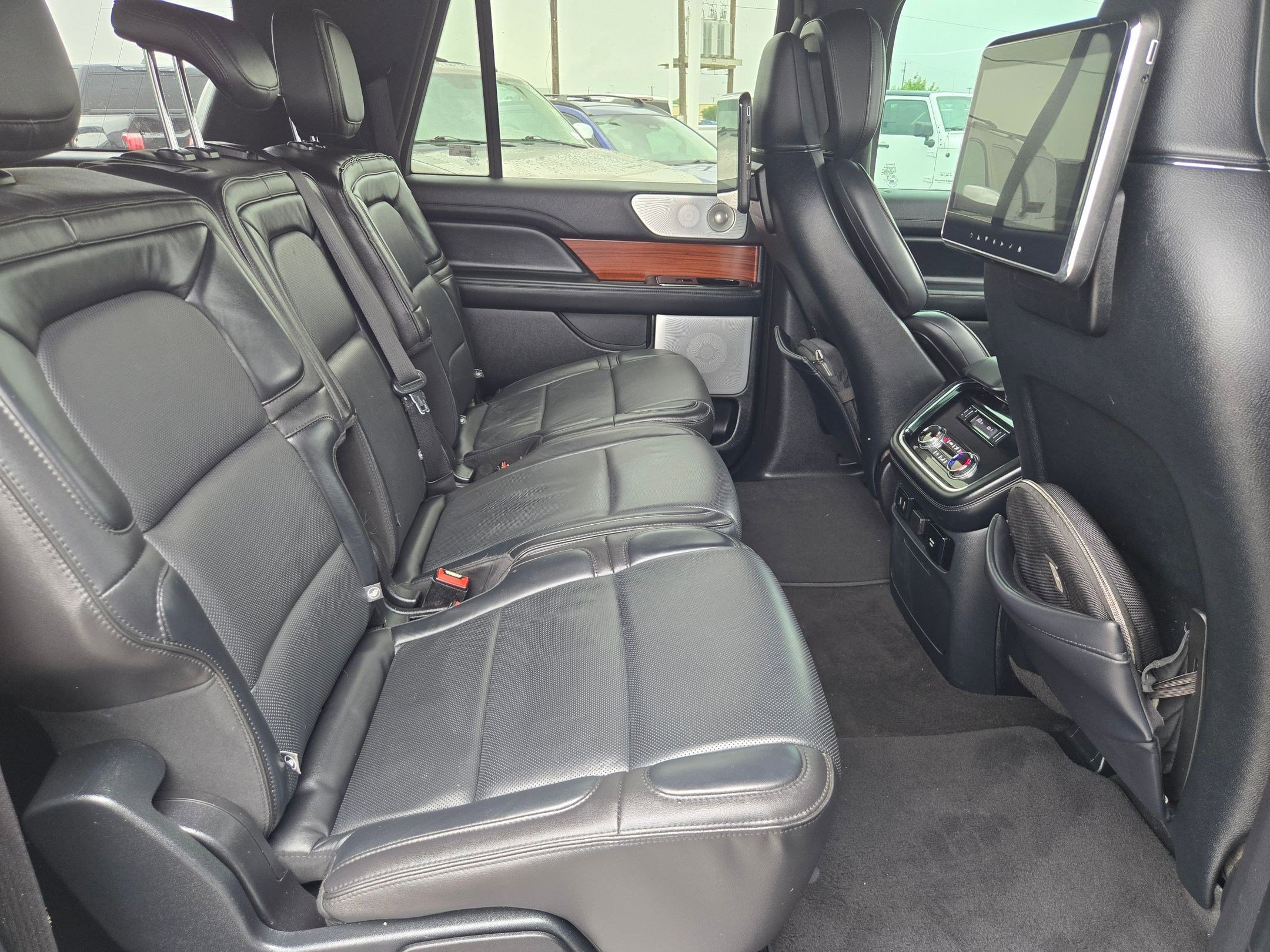 Used 2018 Lincoln Navigator L Reserve w/ Technology Package AWD/4WD image 18