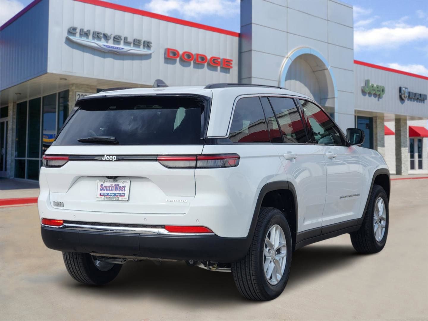 New 2025 Jeep Grand Cherokee Laredo image 5