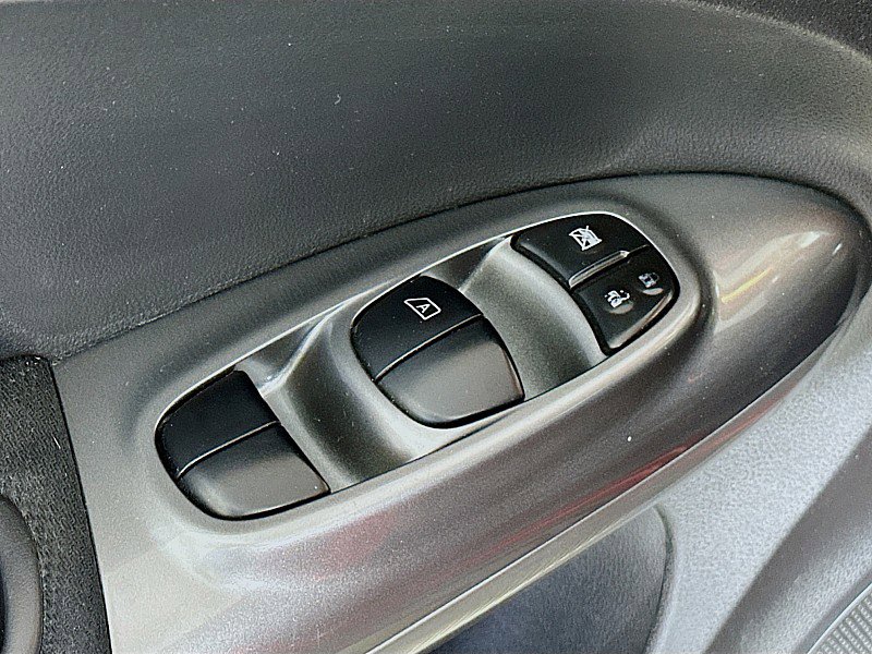 Used 2016 Nissan Juke S image 18