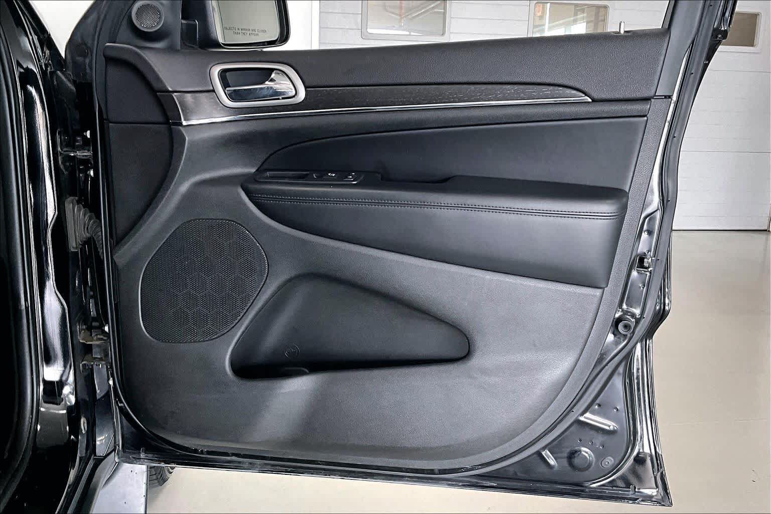 Used 2018 Jeep Grand Cherokee Limited AWD/4WD image 25