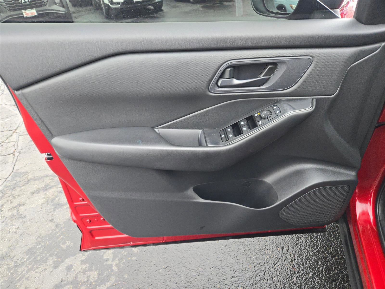 Used 2024 Nissan Rogue S image 22