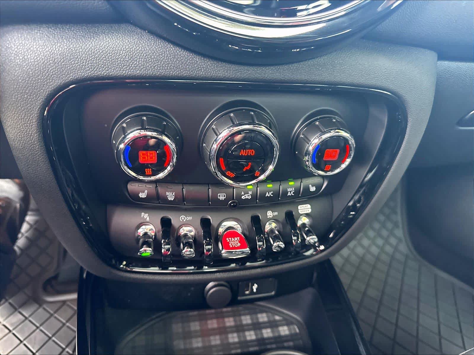 Used 2022 MINI Cooper Clubman S w/ Premium Package FWD image 17