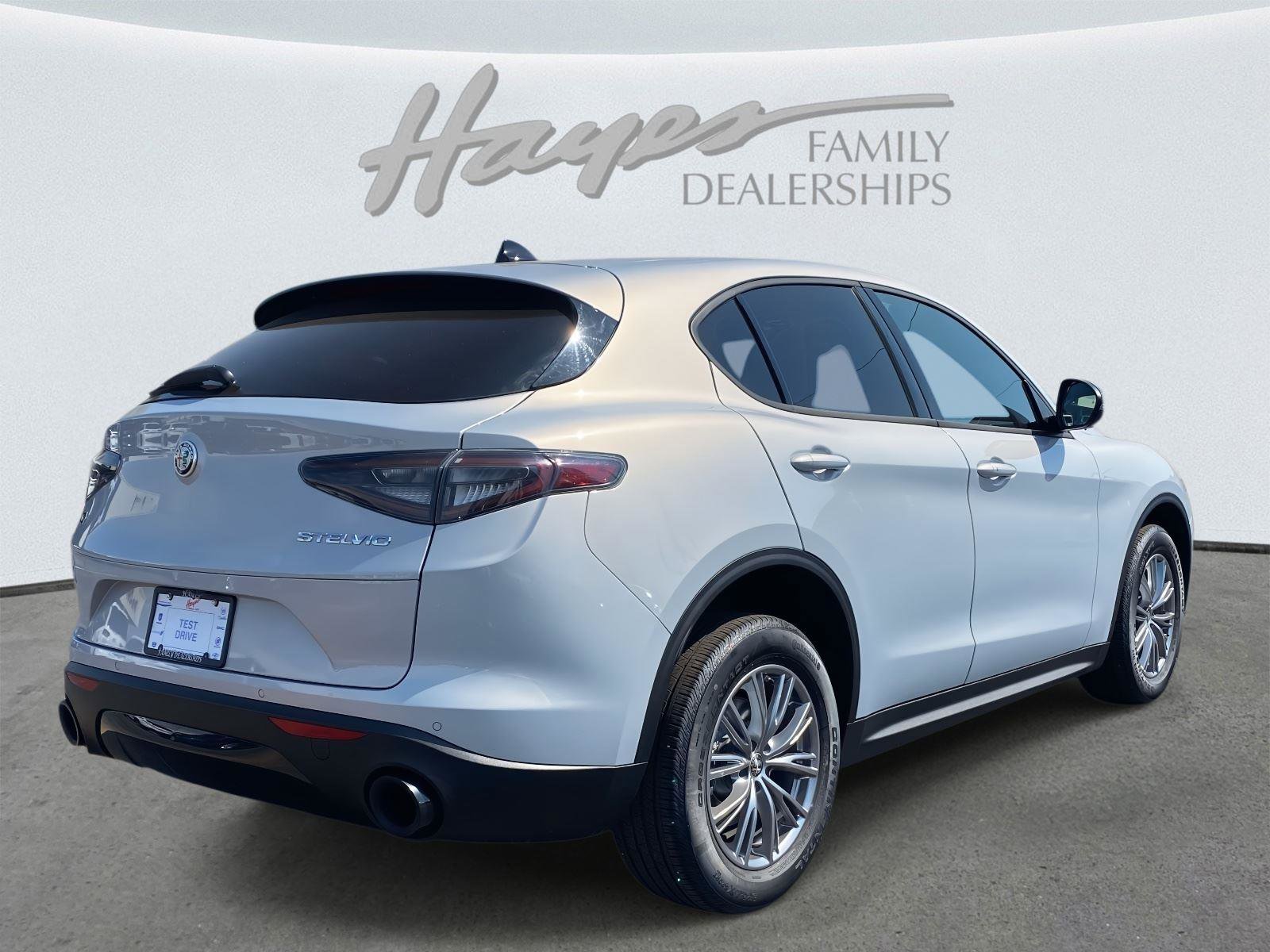 Used 2024 Alfa Romeo Stelvio Sprint image 43