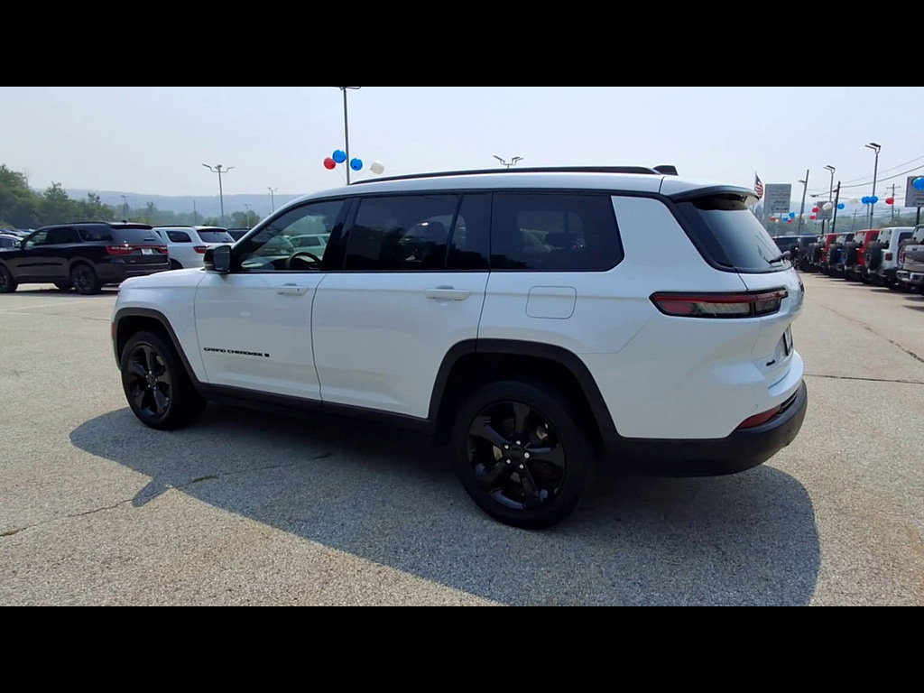 Used 2023 Jeep Grand Cherokee L Altitude AWD/4WD image 6