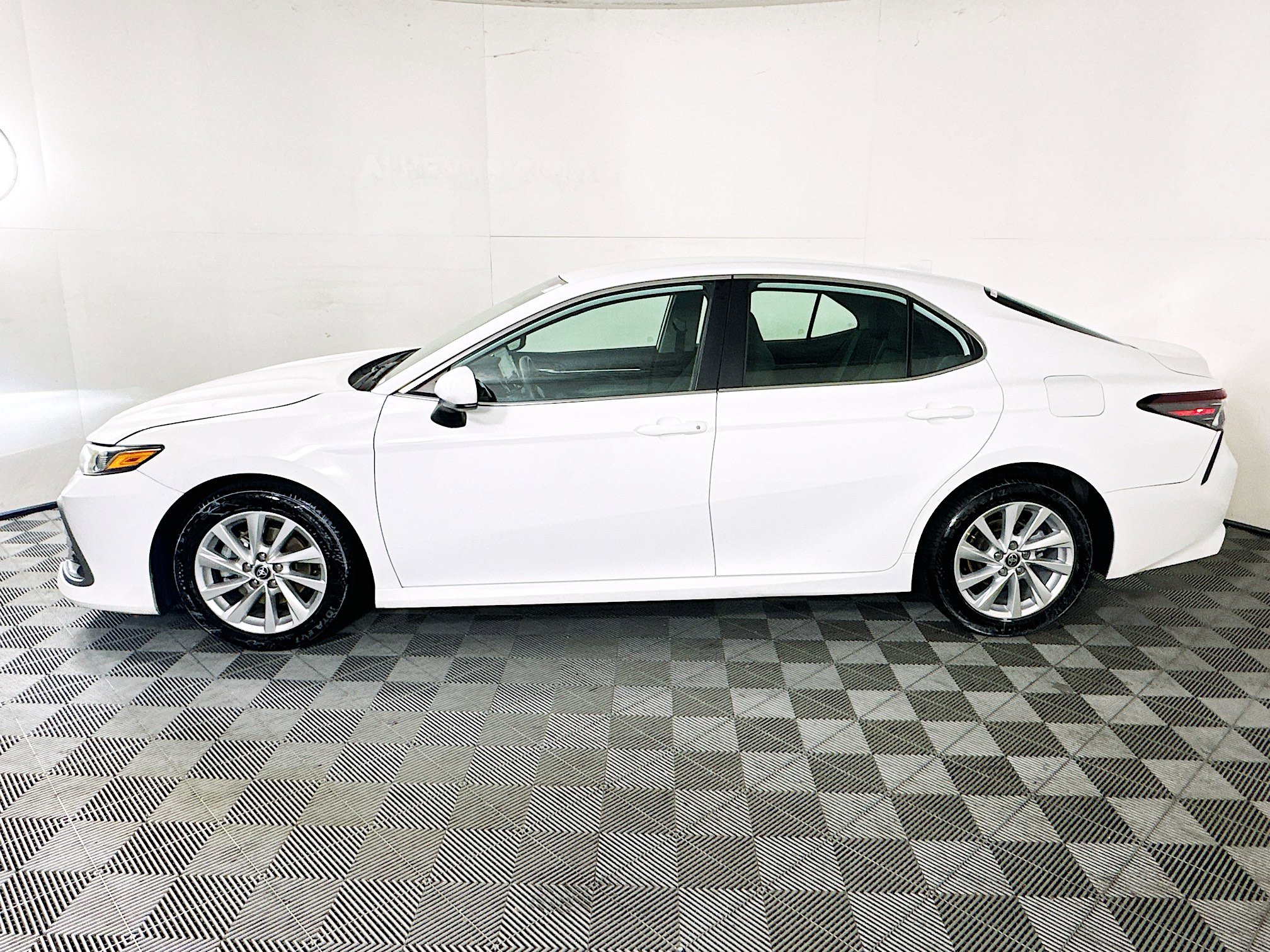 Used 2023 Toyota Camry LE FWD image 6
