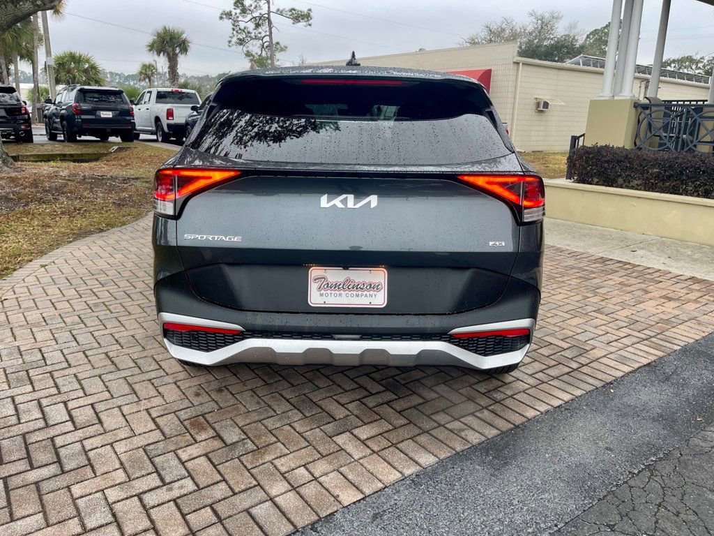Used 2025 Kia Sportage LX image 4