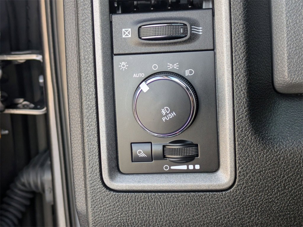 Used 2014 RAM 1500 Express image 20