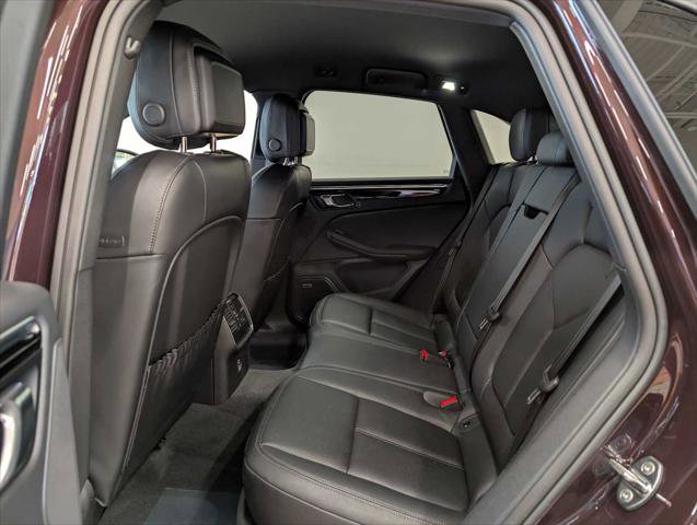 Used 2025 Porsche Macan AWD/4WD image 18