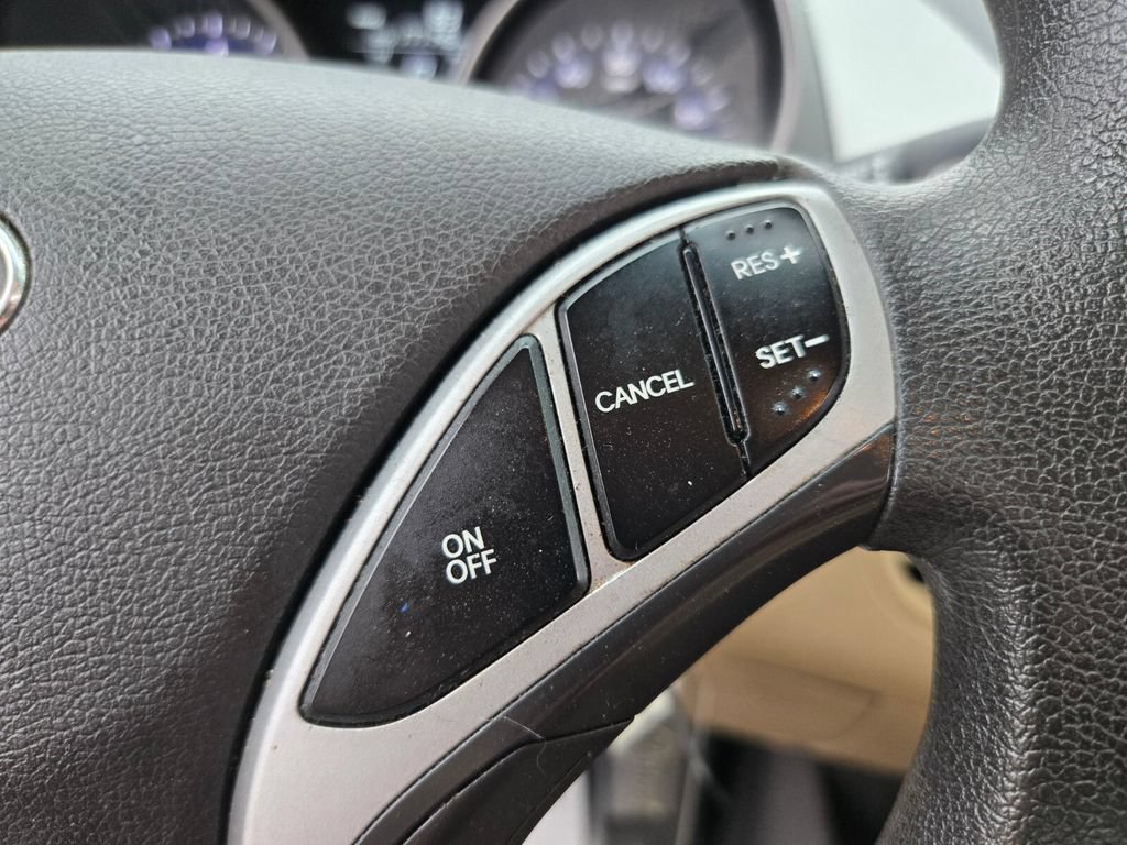 Used 2012 Hyundai Elantra GLS FWD image 29