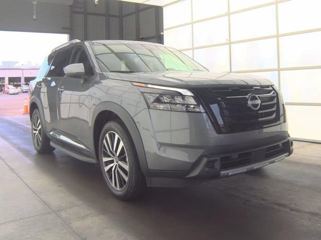 Used 2025 Nissan Pathfinder Platinum w/ Black Appearance Package FWD image 5
