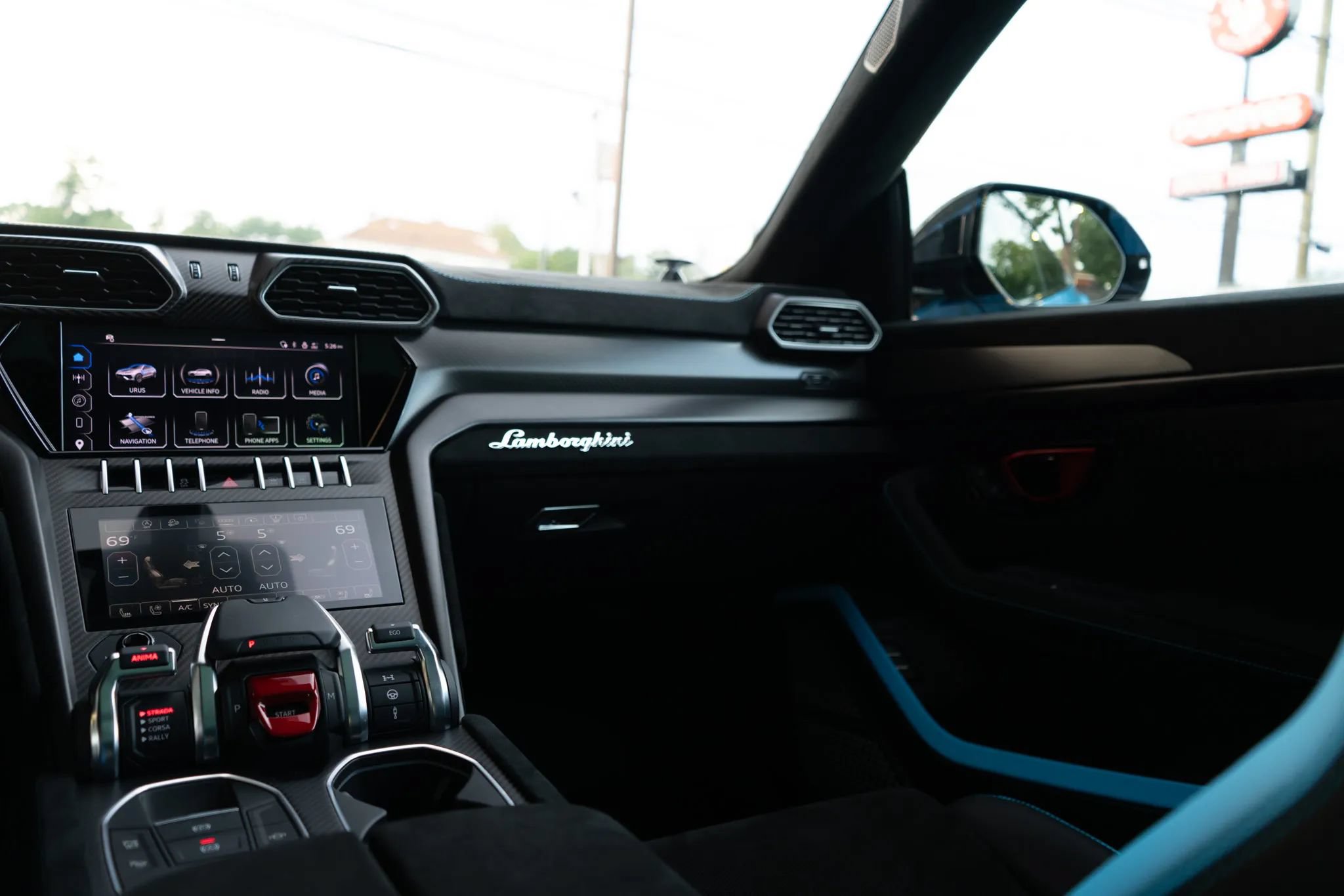 Used 2024 Lamborghini Urus Performante AWD/4WD image 62