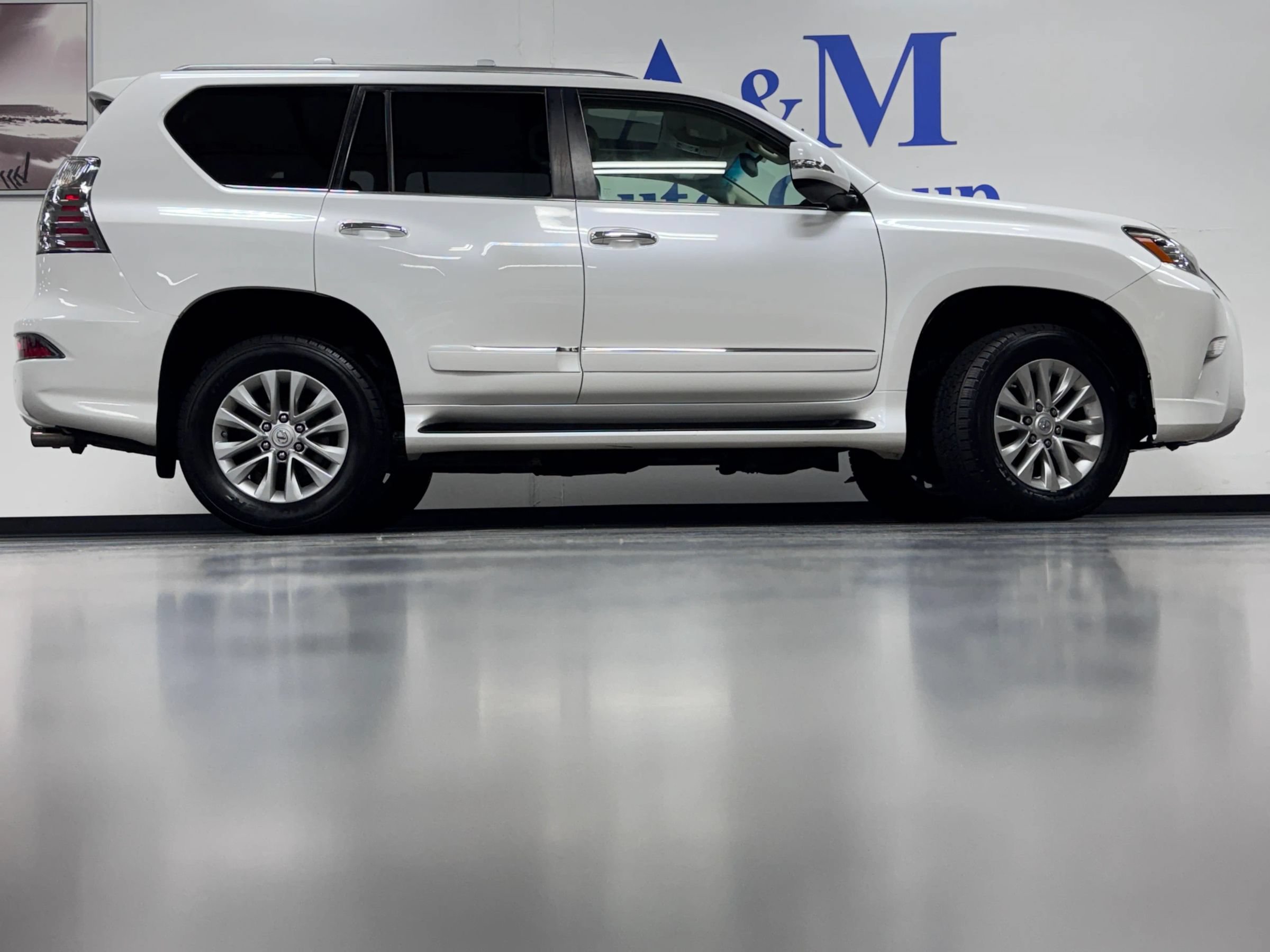 Used 2017 Lexus GX 460 AWD/4WD image 3