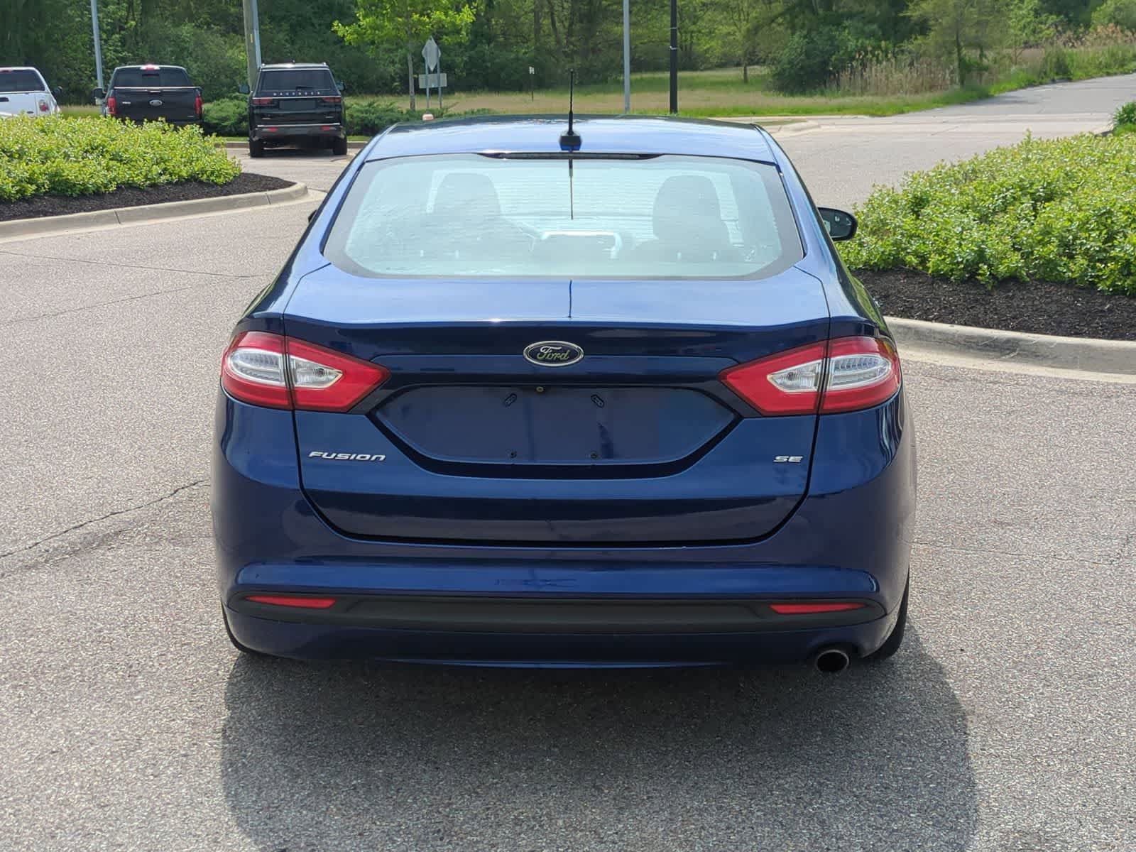 Used 2015 Ford Fusion SE FWD image 7