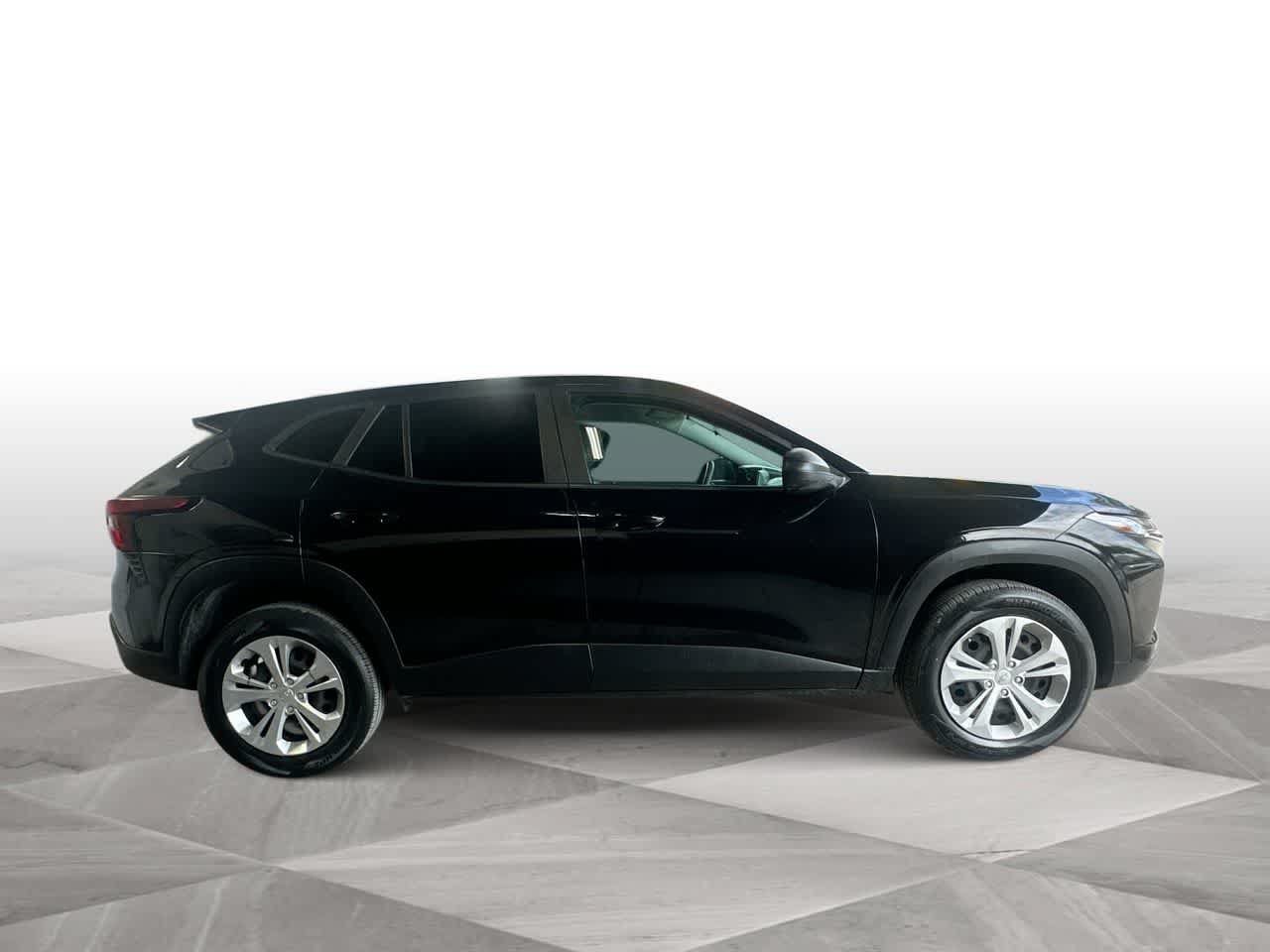 Used 2025 Chevrolet Trax LS FWD image 9