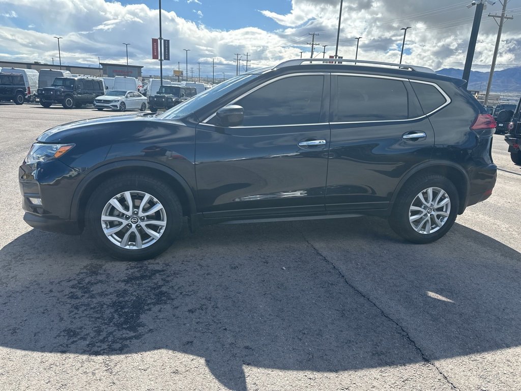 Used 2018 Nissan Rogue SV image 1