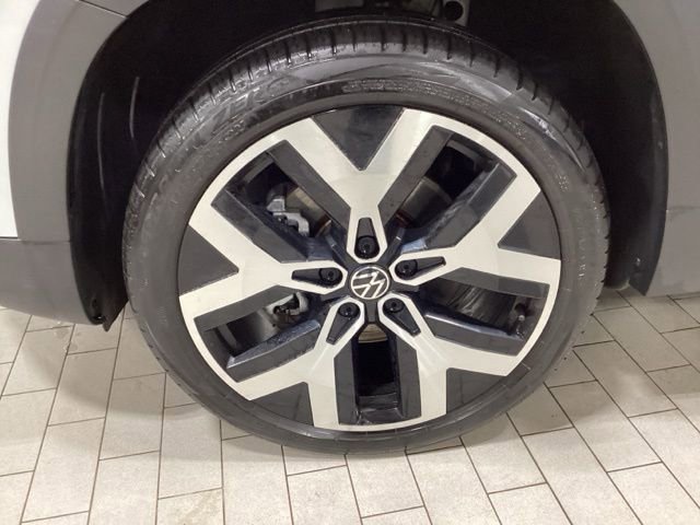 Certified 2023 Volkswagen Taos SEL image 24