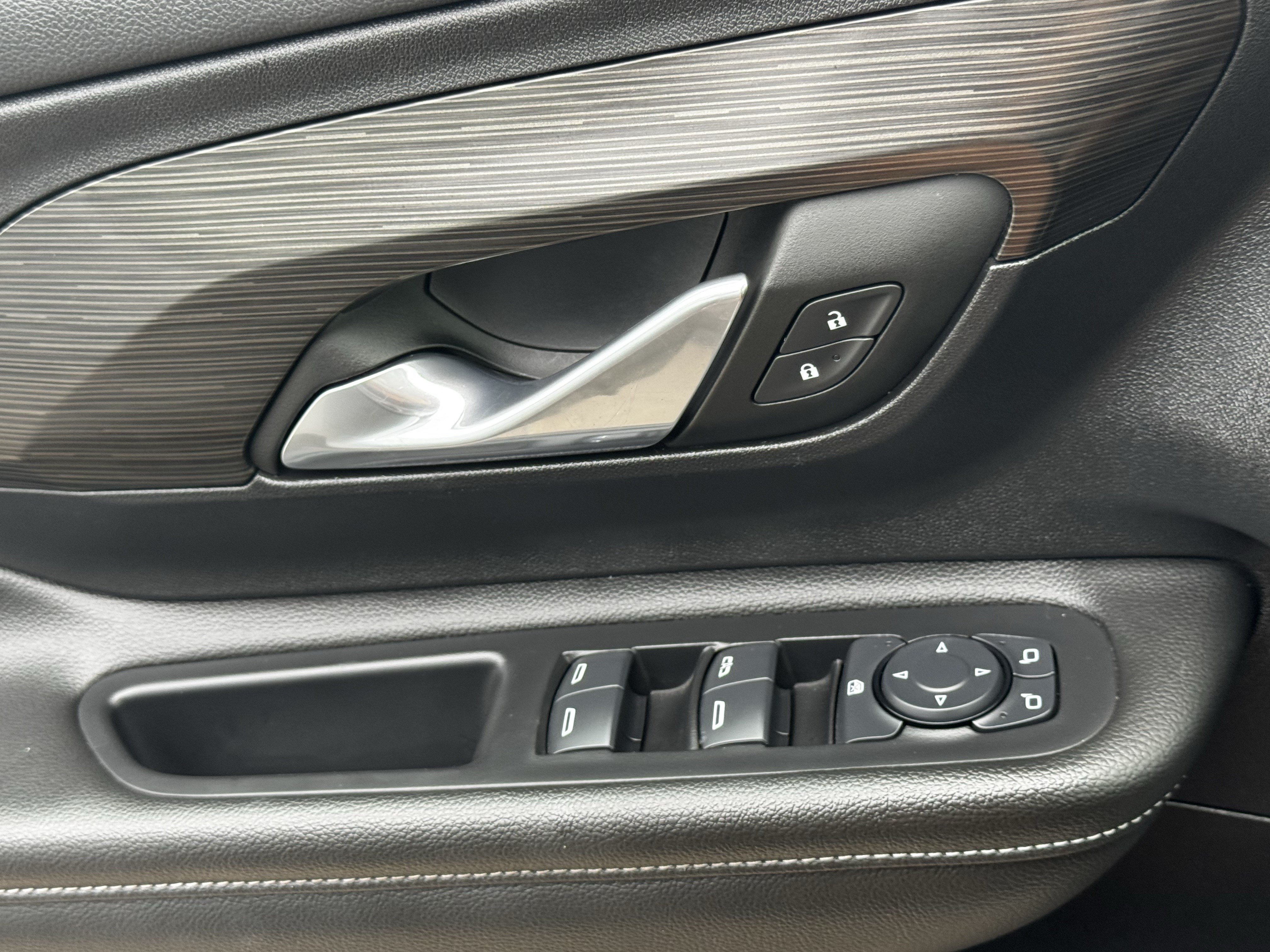 Used 2024 GMC Terrain SLE FWD image 26