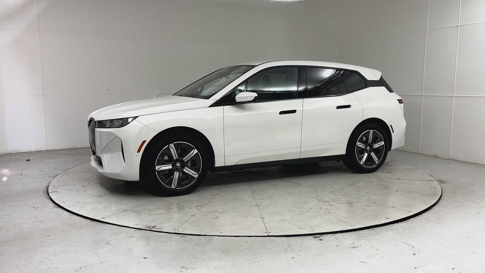 Used 2026 BMW iX xDrive45 w/ Executive Package AWD/4WD image 4