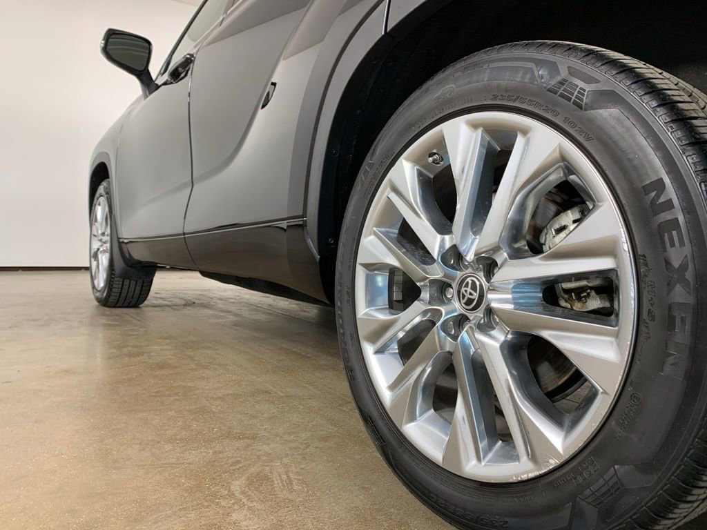 Used 2023 Toyota Highlander Limited image 16