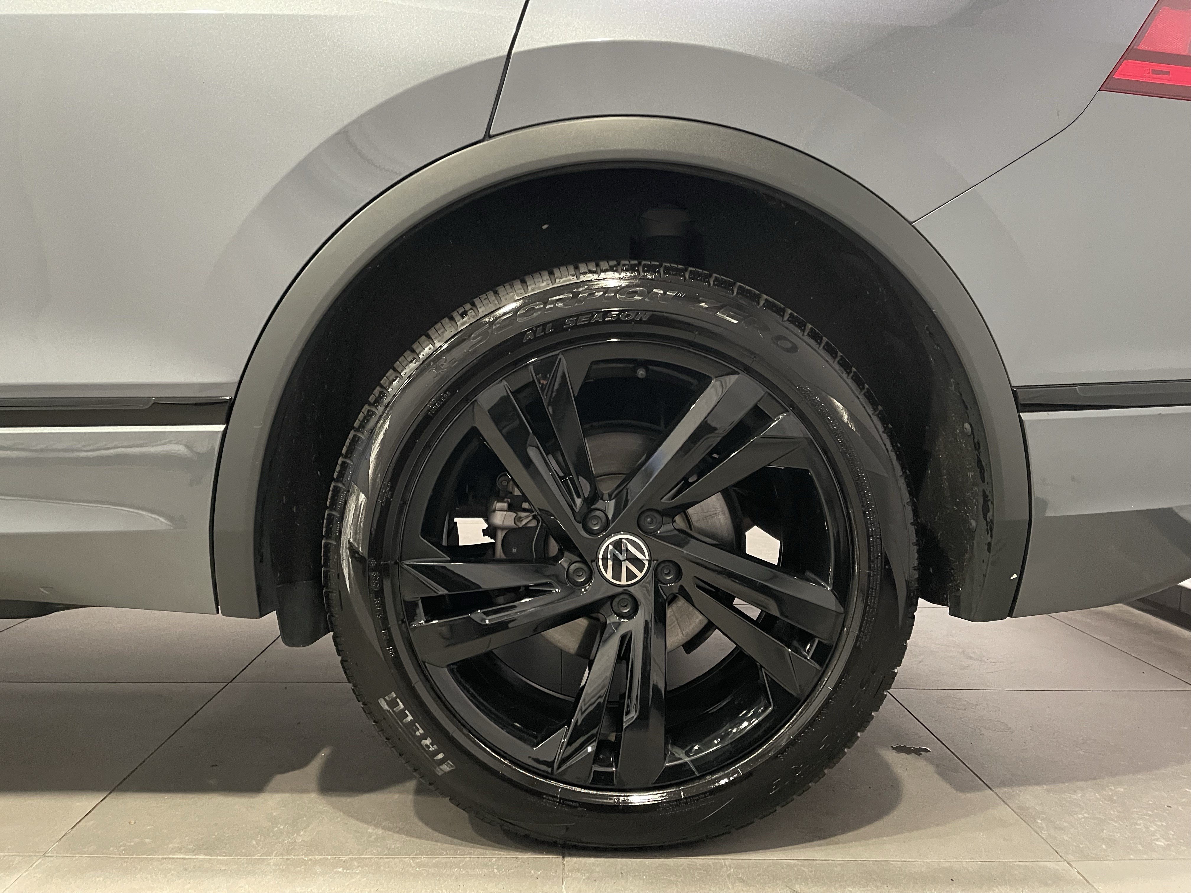 Used 2024 Volkswagen Tiguan SE R-Line AWD/4WD image 8