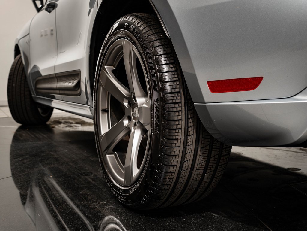 Used 2025 Porsche Macan image 38