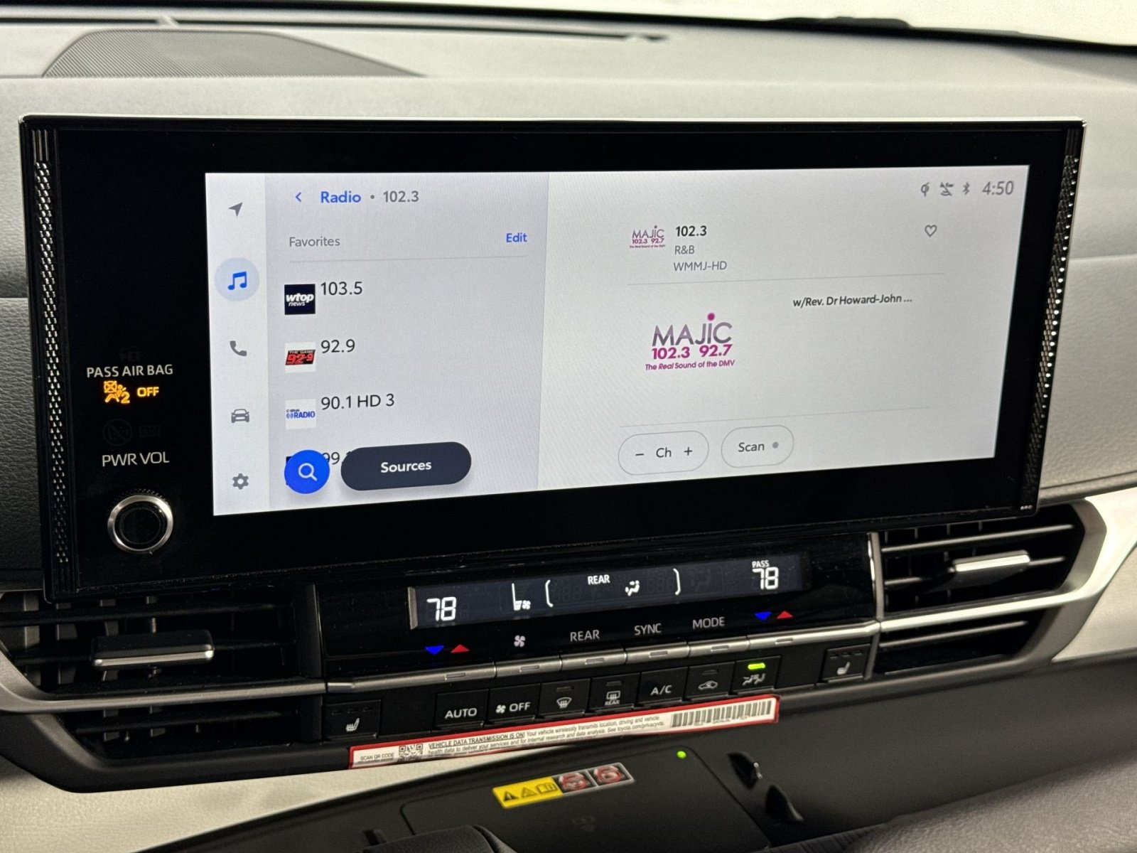 Used 2026 Toyota Sienna XLE FWD image 30